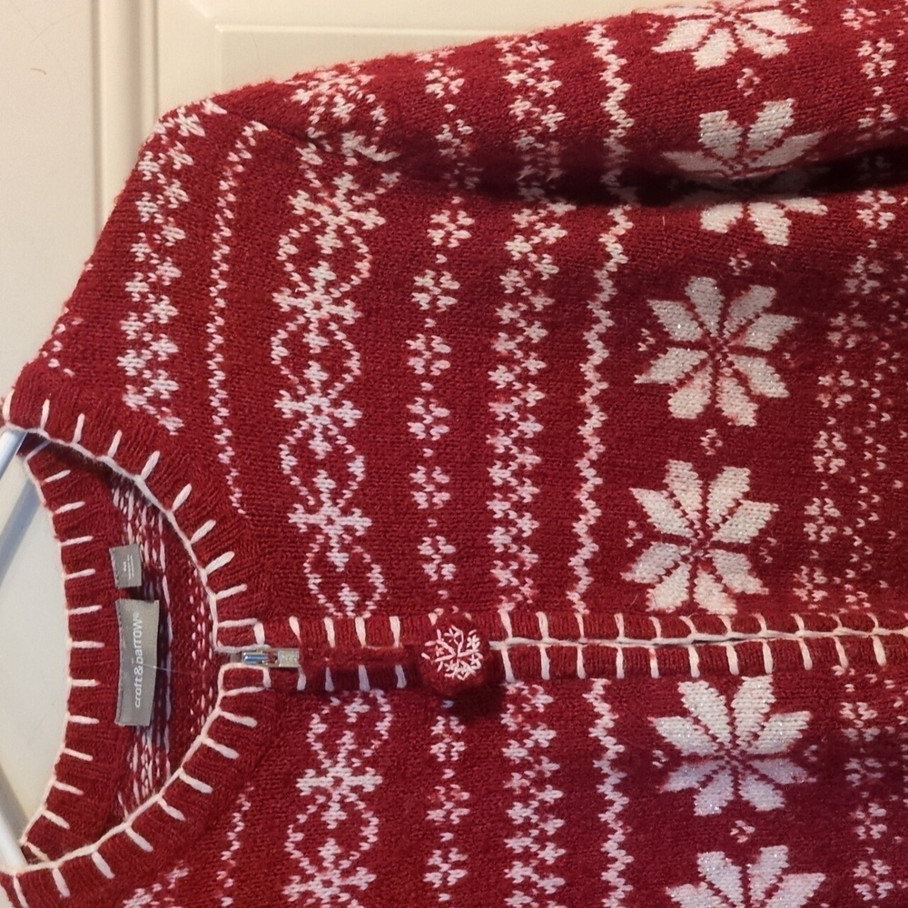 Stay Cozy and Chic with Croft & Barrow's Winter Polar Bear Fair Isle Sweater - Picture 5 of 16